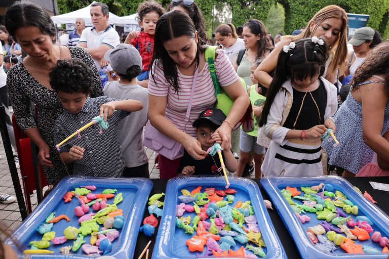 Cientos de familias celebran el Día de la Niñez en el Festival Jalo