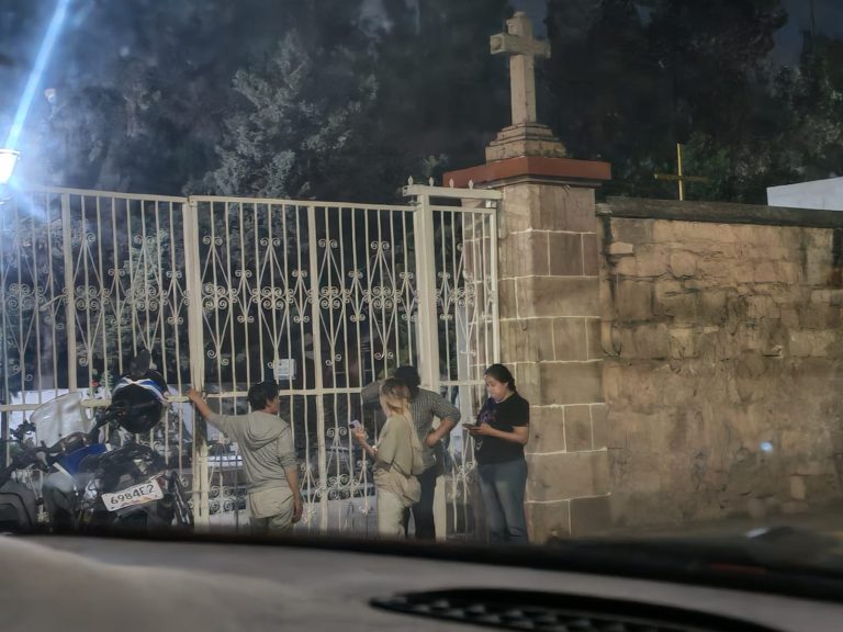 Desobedecen orden judicial, tres mujeres frenan acciones sanitarias del IMPA en panteón de Morelia