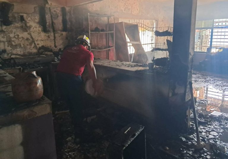 Arde domicilio en Huetamo