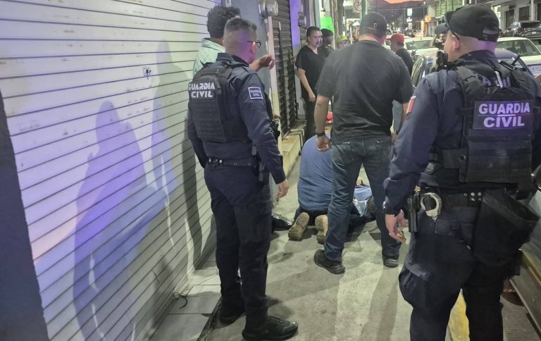 Dueño de joyería es baleado en la colonia Ramón Farías, de Uruapan