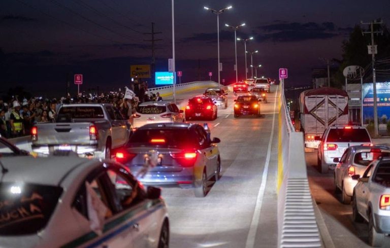 Abren carriles superiores del puente Independencia