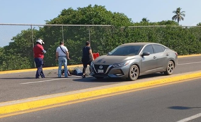 Motociclista»mandadito» muere al derrapar, en el acceso al Boulevard Playero Bicentenario de LC
