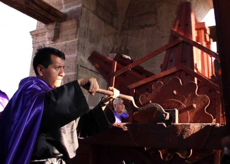La Matraca Monumental de la torre poniente de Catedral se hizo sonar