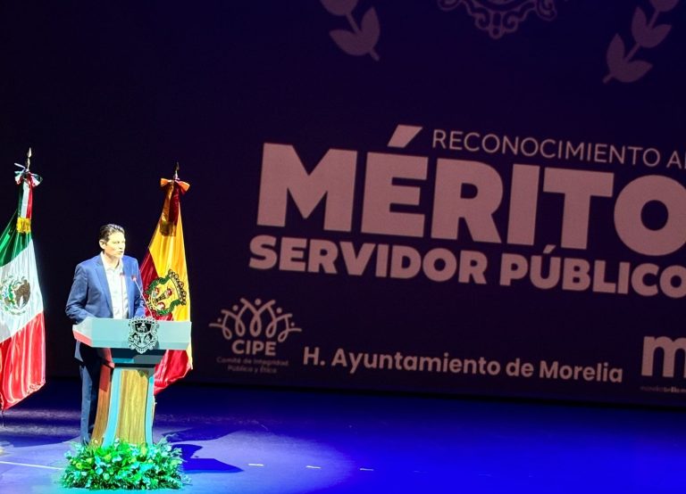 Reconoce a 10 servidores públicos morelianos destacados por su ética y vocación de servicio