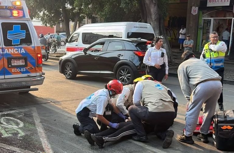 Derrame de aceite causa accidente de moto en la Madero Poniente de Morelia