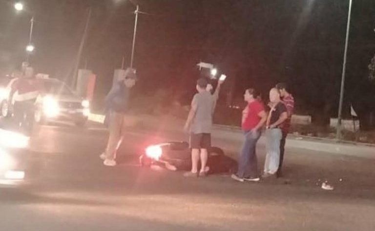 Mujer motociclista sufre accidente en la avenida Madero Poniente de Morelia