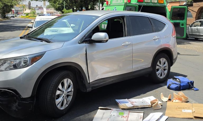 Camioneta embiste a motociclista y huye, en Zamora