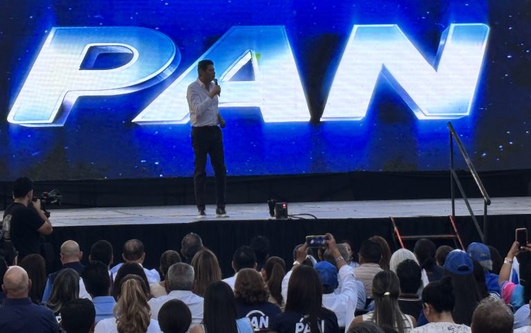 Nombran a Alfonso Martínez “Defensor de la familia y el cambio de Michoacán”