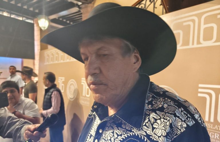 Acusa Padre Pistolas cobardía de periodistas y diputados frente al poder