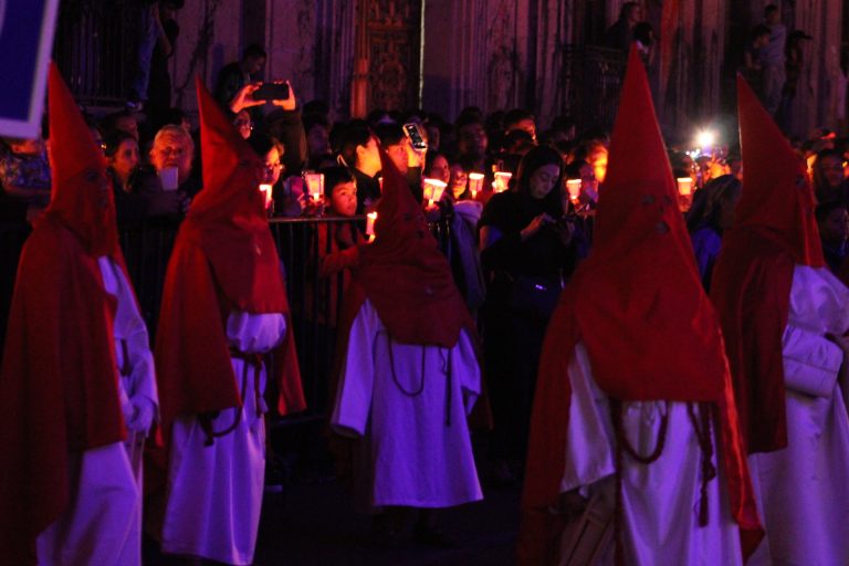 Con solemnidad y respeto, Procesión del Silencio celebra su 50 aniversario