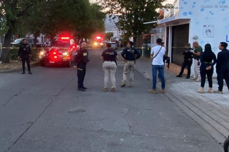 Balean a tres hombres en distintas calles de Villas del Pedregal; hay un muerto