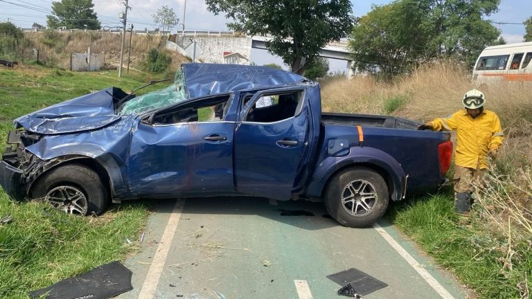 Volcadura de camioneta deja un herido en la carretera Morelia-Pátzcuaro