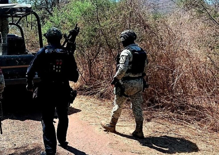 Explosión de artefacto de fabricación casera deja militares heridos en zona serrana de Cotija