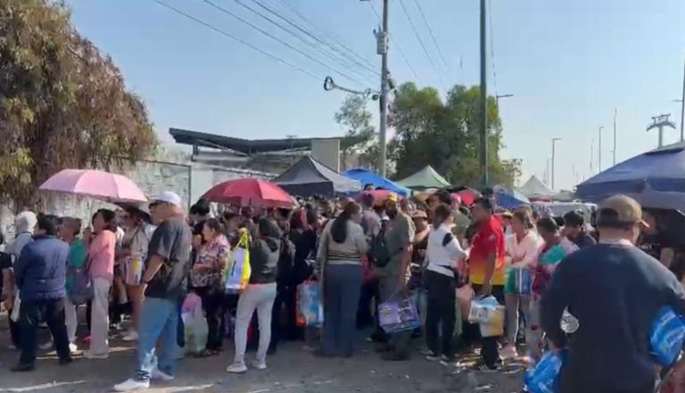 Largas filas y campamentos marcan inicio del canje de boletos para concierto de Marco Antonio Solís