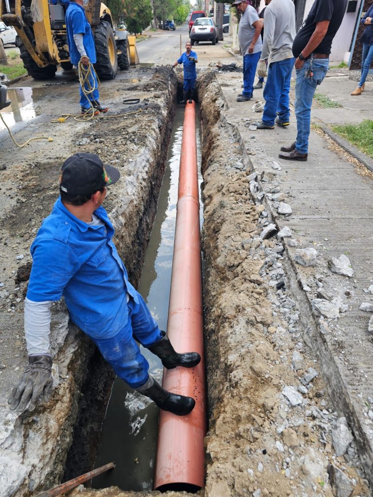Ooapas realiza trabajos de rehabilitación sanitaria en boulevard de Las Primaveras