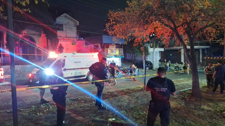 Empistolado asesina a dueño de pizzería y dejan herida a su empleada adolescente, en Uruapan