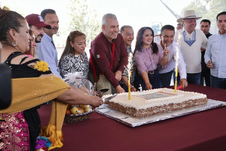 A un año de su apertura, mercado de Pátzcuaro es pilar turístico y comercial de la región: Bedolla