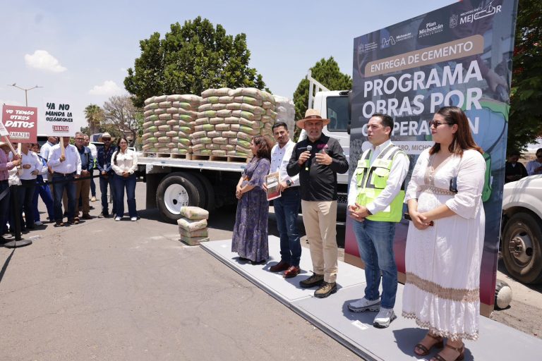 Con cemento y más de 18 mdp del Faeispum, impulsa Bedolla infraestructura en Yurécuaro