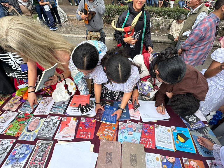Este sábado, Cuarta República presenta libros y títeres en Feria del Libro de Lázaro Cárdenas