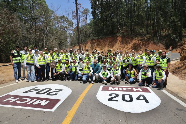 Nueva carretera Aguililla-Dos Aguas reactivará la economía en la Sierra de Michoacán
