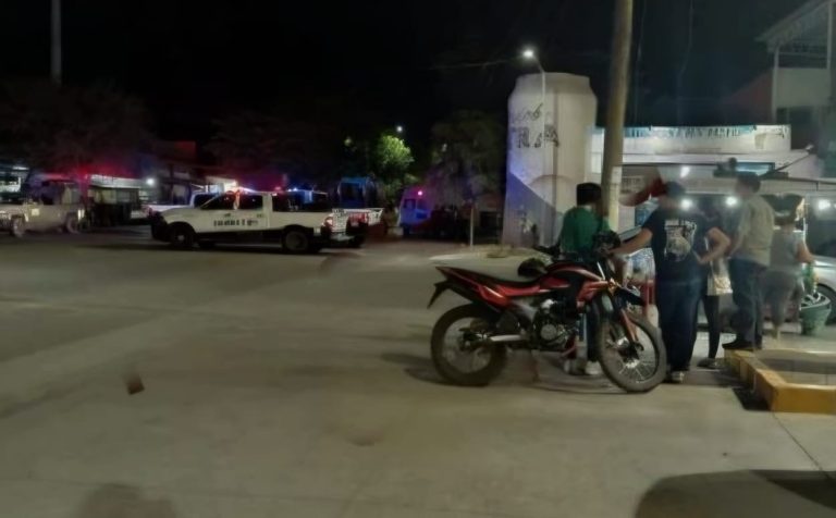 Hombre es asesinado a tiros en tienda autoservicio de Apatzingán