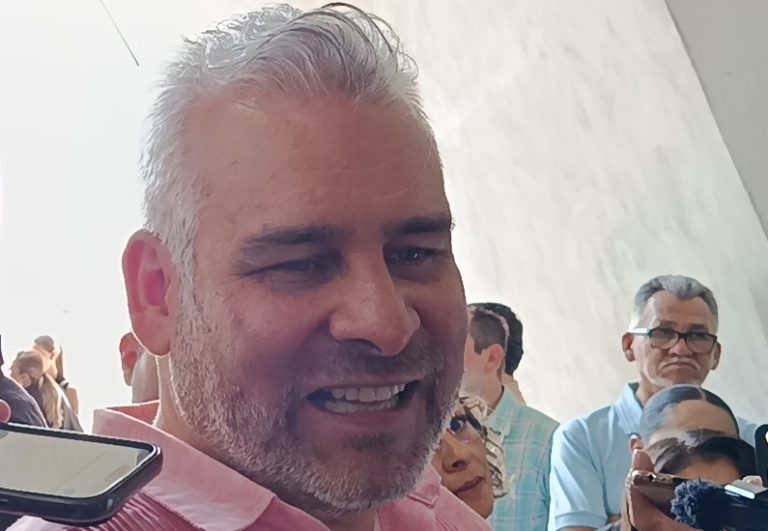 “Prudente”, entregar el celular del ex alcalde Carlos Manzo para que no haya dudas o sospechas: gobernador