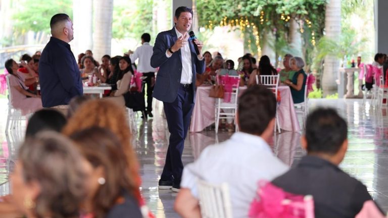 Felicitan a madres trabajadoras del Sindicato de Limpia y del Ooapas