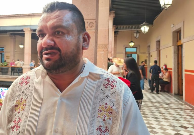 Un millón de litros de mezcal “patito” inundan Michoacán cada año