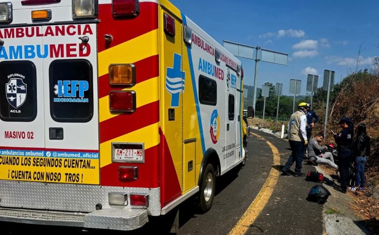 Accidente en la autopista Siglo XXI deja dos motociclistas lesionados en Salvador Escalante