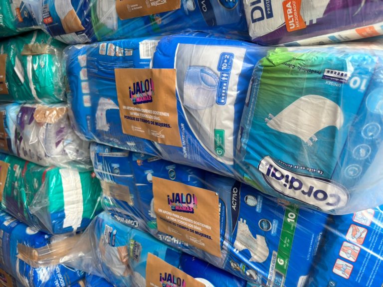 Ciudadanía dona 3 mil 600 pañales a adultos mayores del Cristo Abandonado