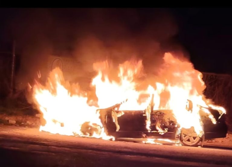 Arde vehículo en Ciudad Hidalgo