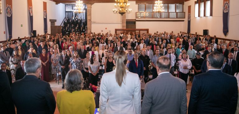 Entregan reconocimientos a profesores universitarios por 15, 20, 30, 35 y 40 años de servicio 