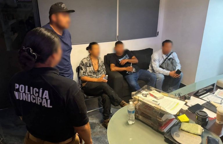 Policía municipal frustra secuestro virtual de cuatro personas, en Lázaro Cárdenas