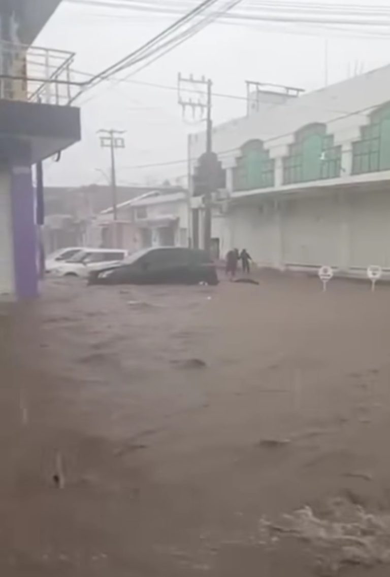 Reportan inundaciones en Apatzingán, se esperan lluvias fin de semana en el estado