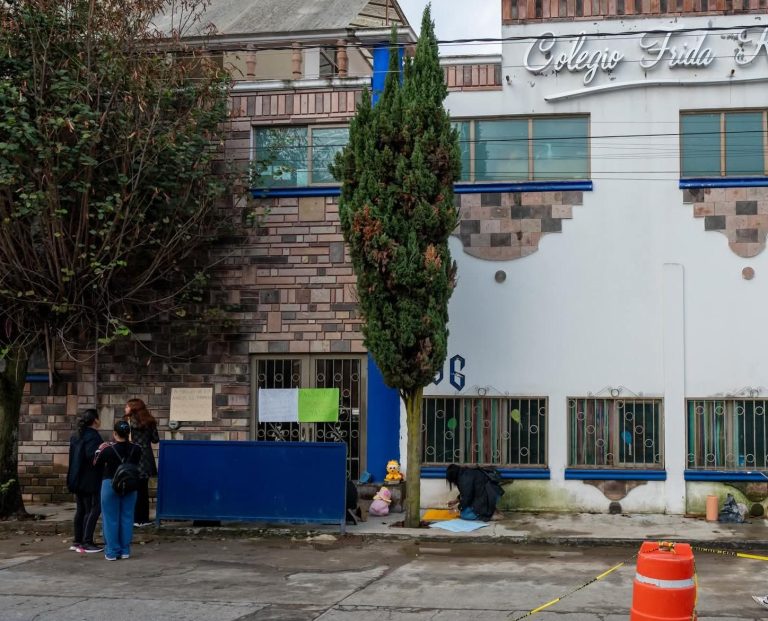 Padres de familia y docentes del Colegio «Frida Kahlo» denuncian irregularidades y piden actúe la SEE