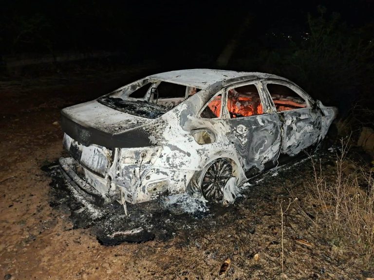 Hallan a hombre asesinado junto a vehículo incendiado en Morelia