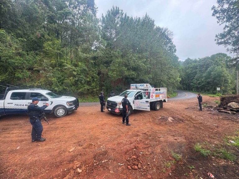 Camioneta de Gas de Lago robada es hallada por policías en la Villa Madero-Acuitzio
