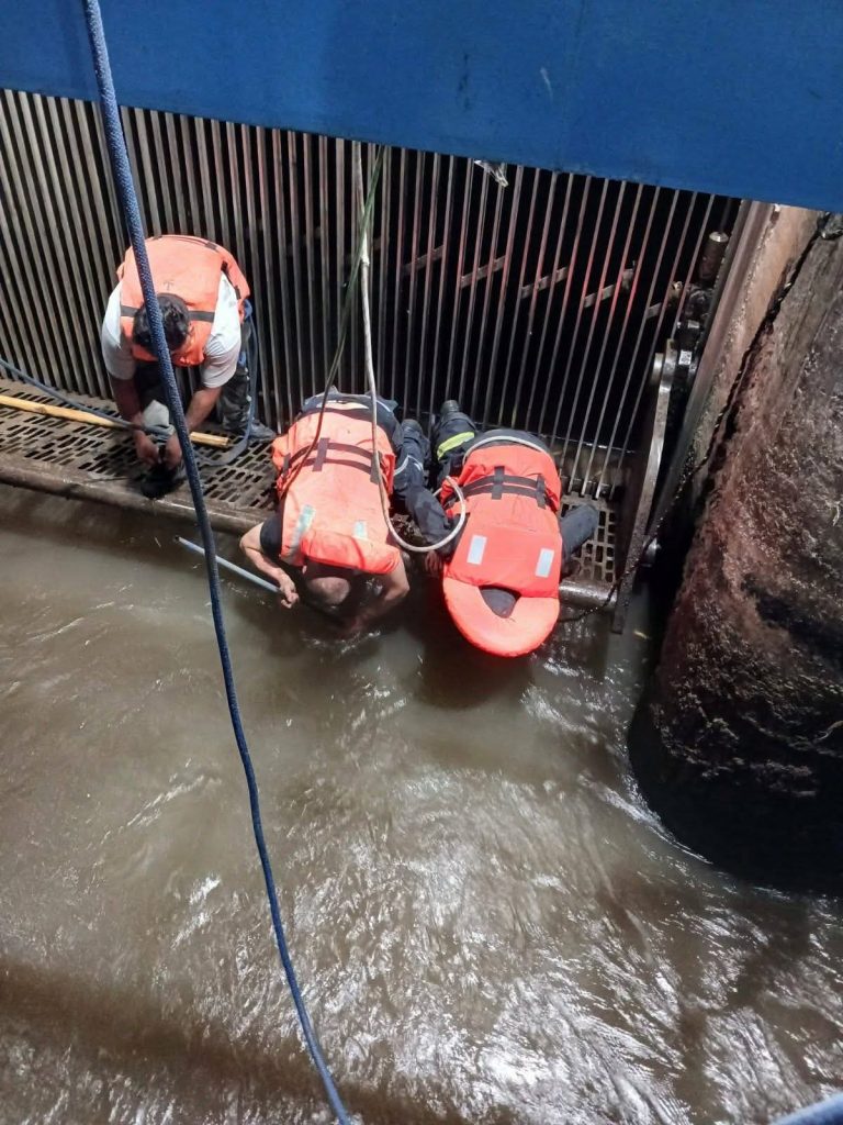 Bomberos de Zitácuaro recuperan cuerpo de hombre ahogado en presa de Tuxpan