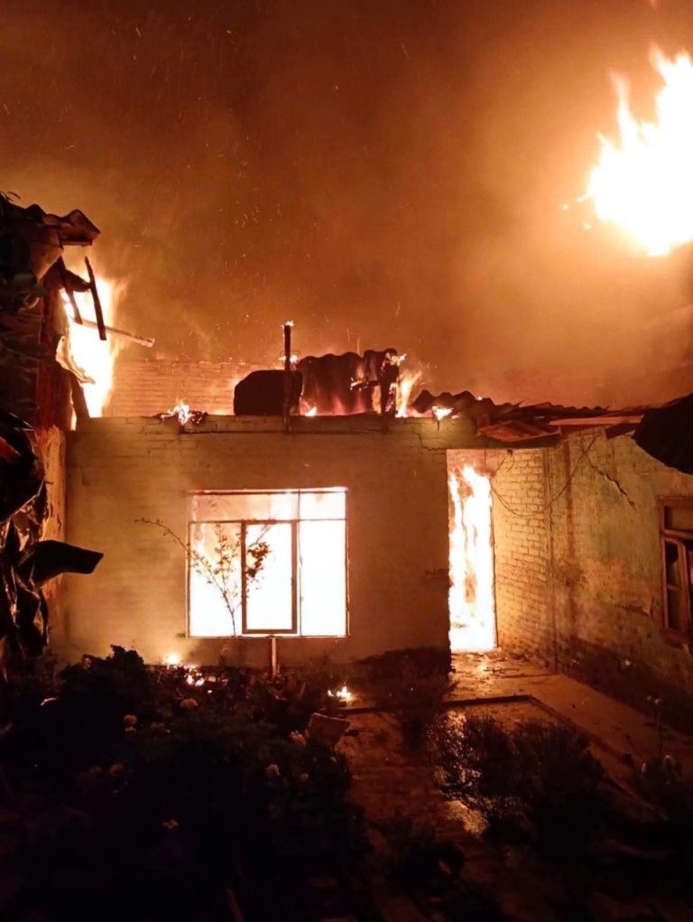 Incendio consume panadería y dos viviendas en el Barrio de San Miguel, Uruapan 
