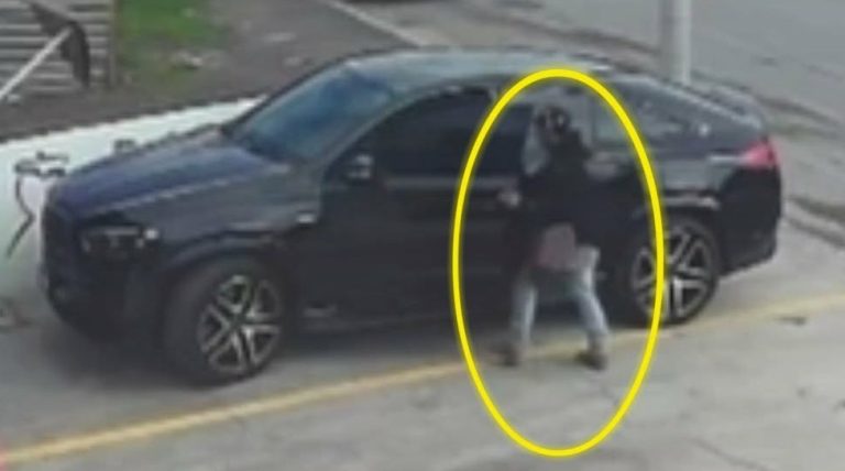 Recuperan en Indaparapeo camioneta Mercedes-Benz robada con violencia en Morelia