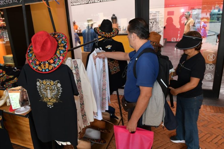 Michoacán de Origen presente en Los Pinos, durante la máxima fiesta futbolera
