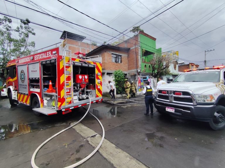 Incendio en cocina de domicilio moviliza a bomberos estatales en la colonia El Porvenir, Morelia