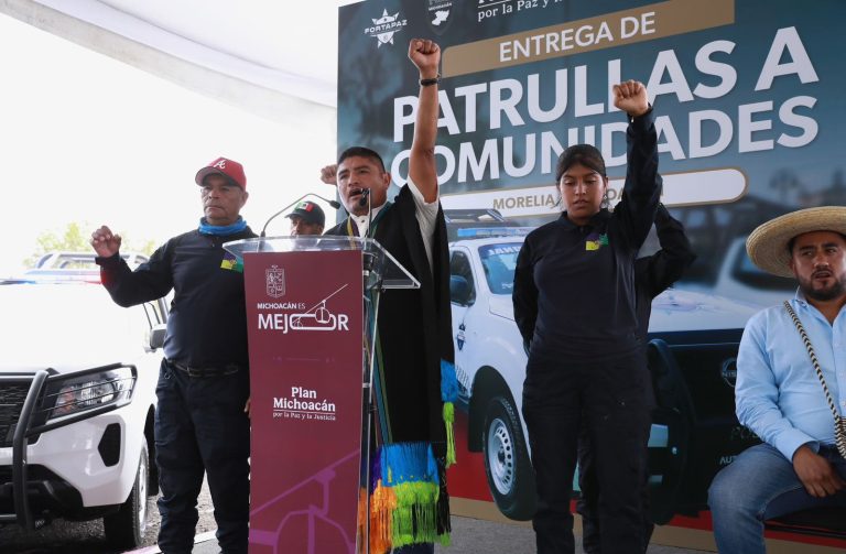 Refuerza Bedolla seguridad en comunidades indígenas con entrega de patrullas