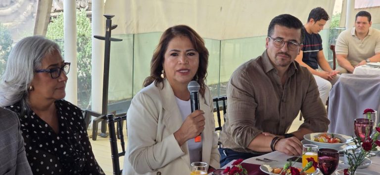 Con licencia en mano, Fabiola Alanís entra a la carrera interna de Morena