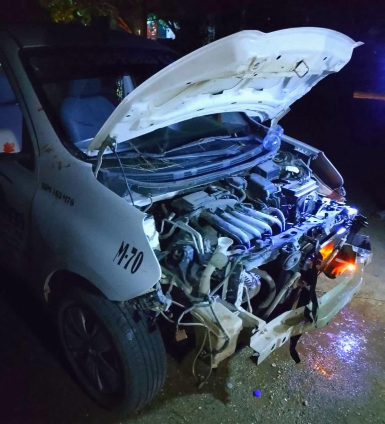 Taxista herido tras chocar durante intento de asalto en Lázaro Cárdenas