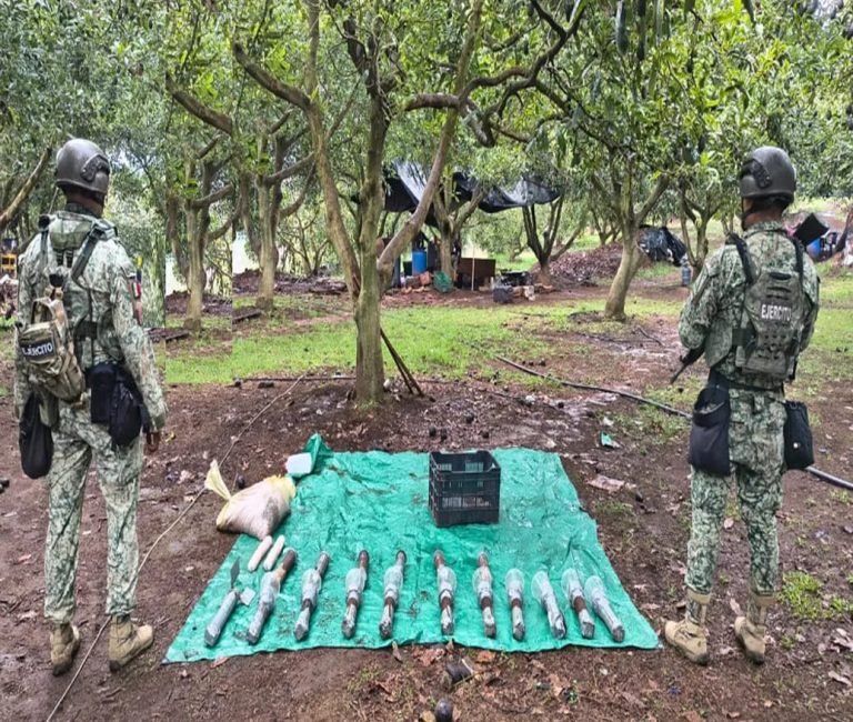 Soldados localizan narco campamento en Cotija; aseguran 10 kilos de explosivo y 36 artefactos
