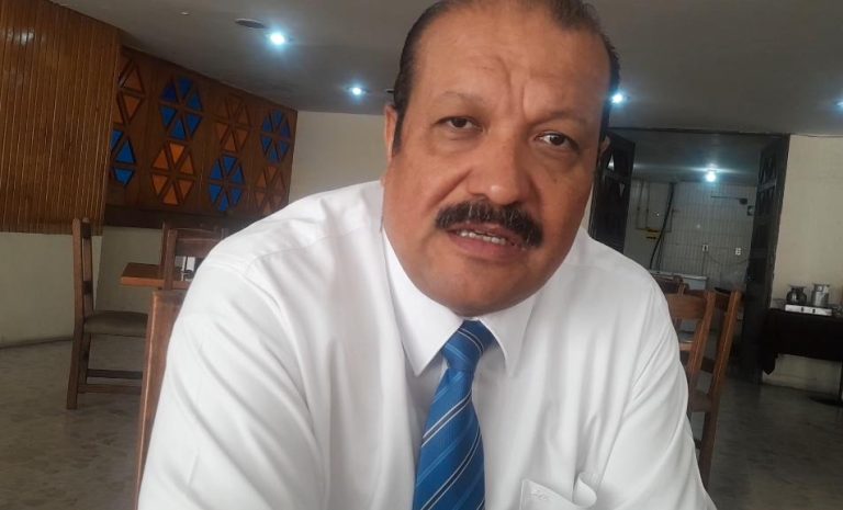 Director destituido de la Facultad de Derecho, interpondrá amparo, espera regresar al cargo