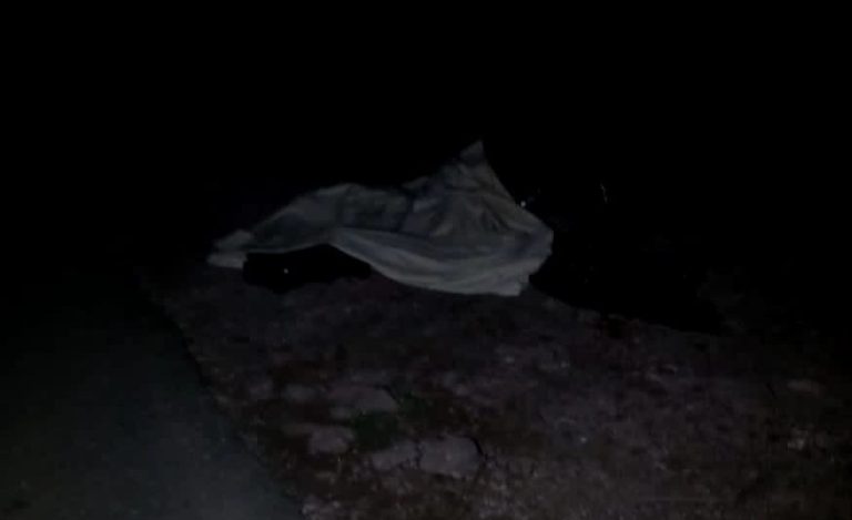 Abandonan cadáver mutilado en la población de Puerta de Alambre, Apatzingán 