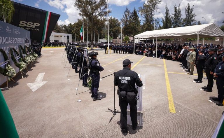 Rinden homenaje póstumo a cinco elementos de la Guardia Civil caídos en cumplimiento de su deber