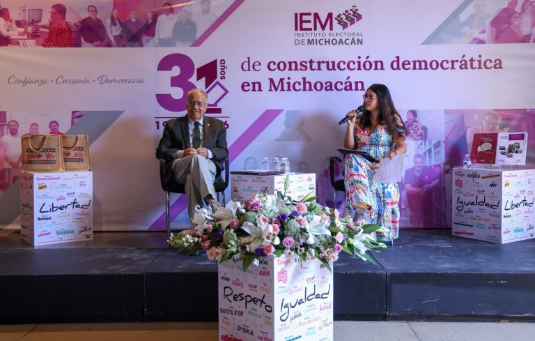 Celebran 31 años del IEM con conferencia magistral sobre la evolución democrática en Michoacán